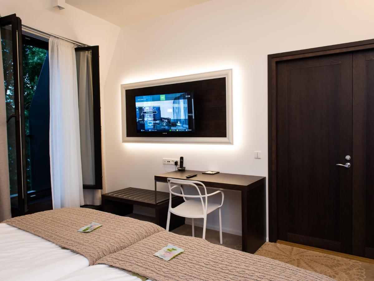 Lydia Hotel Tartu Buitenkant foto