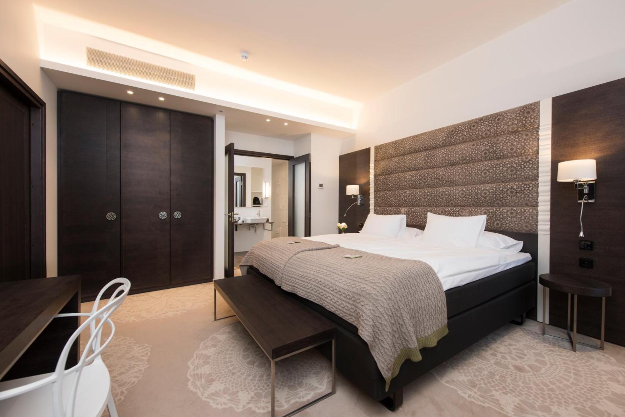 Lydia Hotel Tartu Buitenkant foto