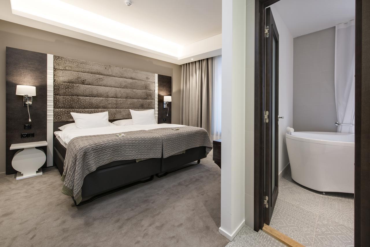 Lydia Hotel Tartu Buitenkant foto
